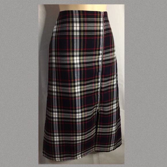 *Nobody’s Child* Size 8. Full front zipper detail in tartan. Calf length skirt. - Picture 3 of 9